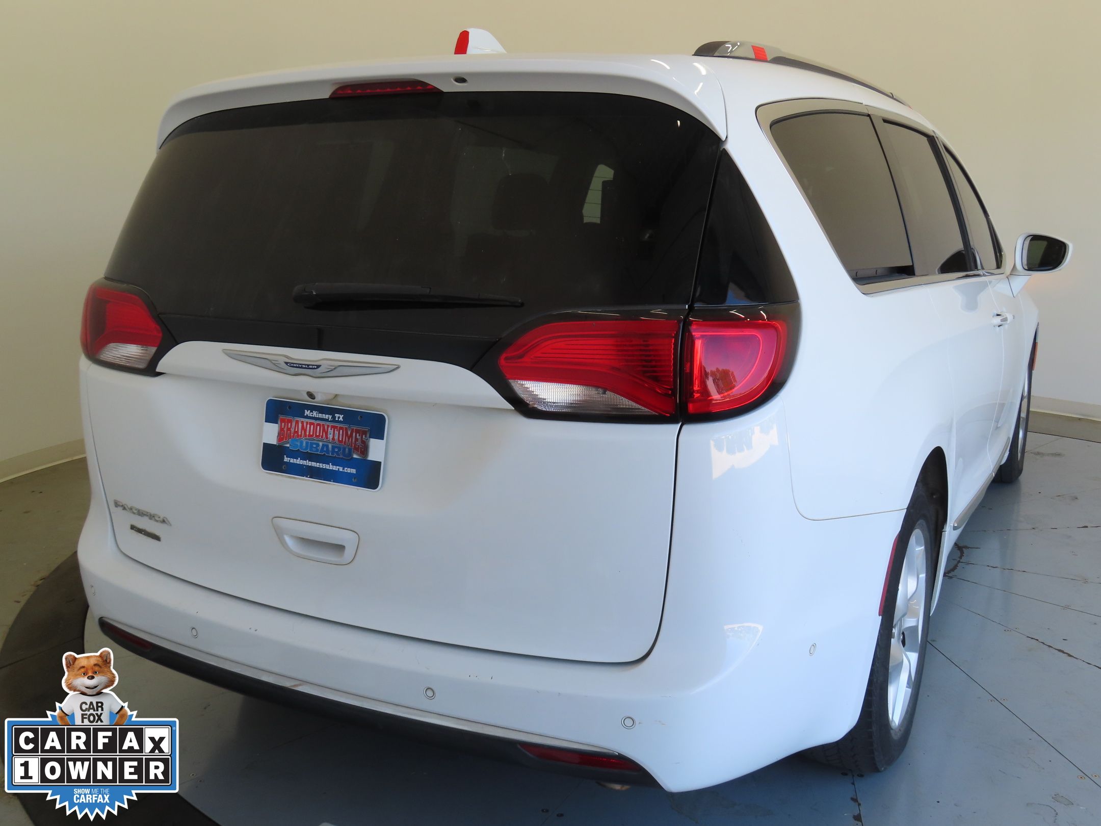 2020 Chrysler Pacifica Touring Plus photo 3
