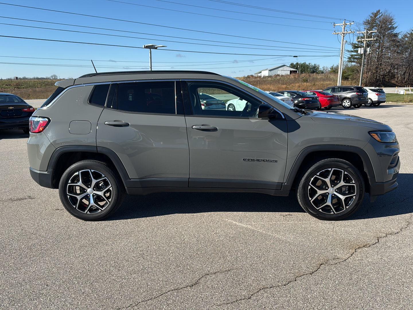 2024 Jeep Compass Latitude photo 3