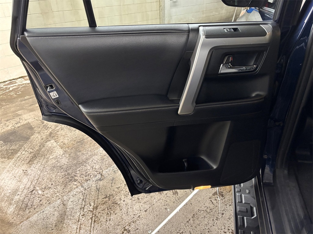 2017 Toyota 4Runner SR5 Premium photo 15
