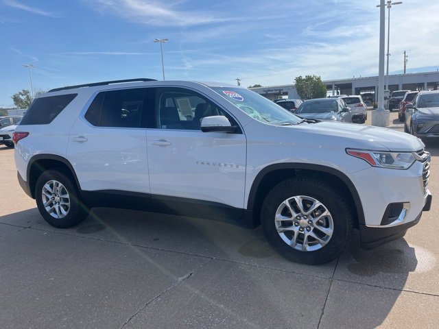 Used 2020 Chevrolet Traverse 1LT with VIN 1GNEVGKW2LJ145113 for sale in Fort Madison, IA
