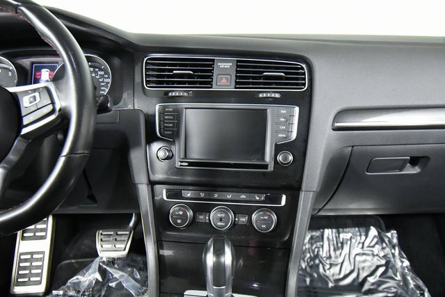 2017 Volkswagen Golf GTI S photo 3