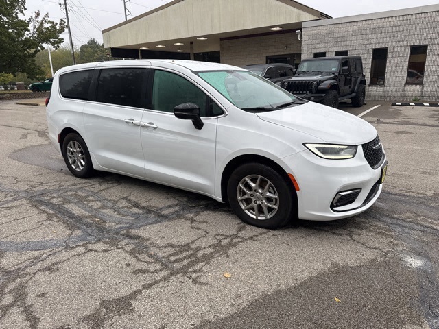 2024 Chrysler Pacifica Touring L photo 6