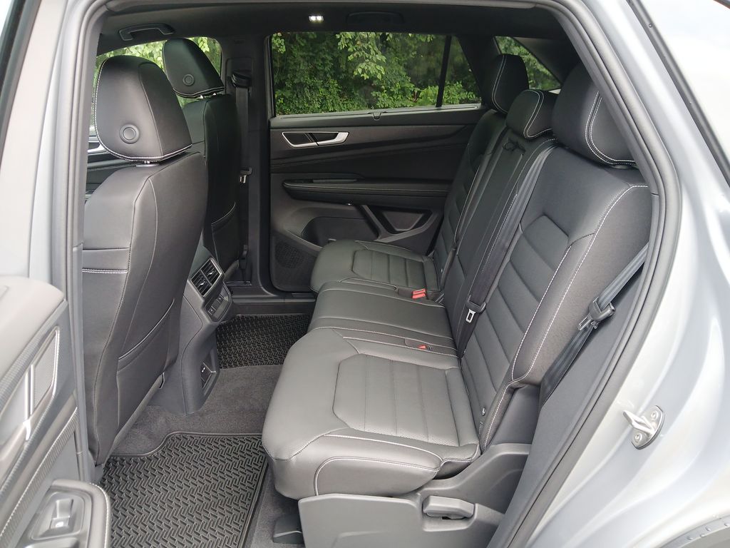2026 Volkswagen Atlas Cross Sport SEL R-Line photo 25