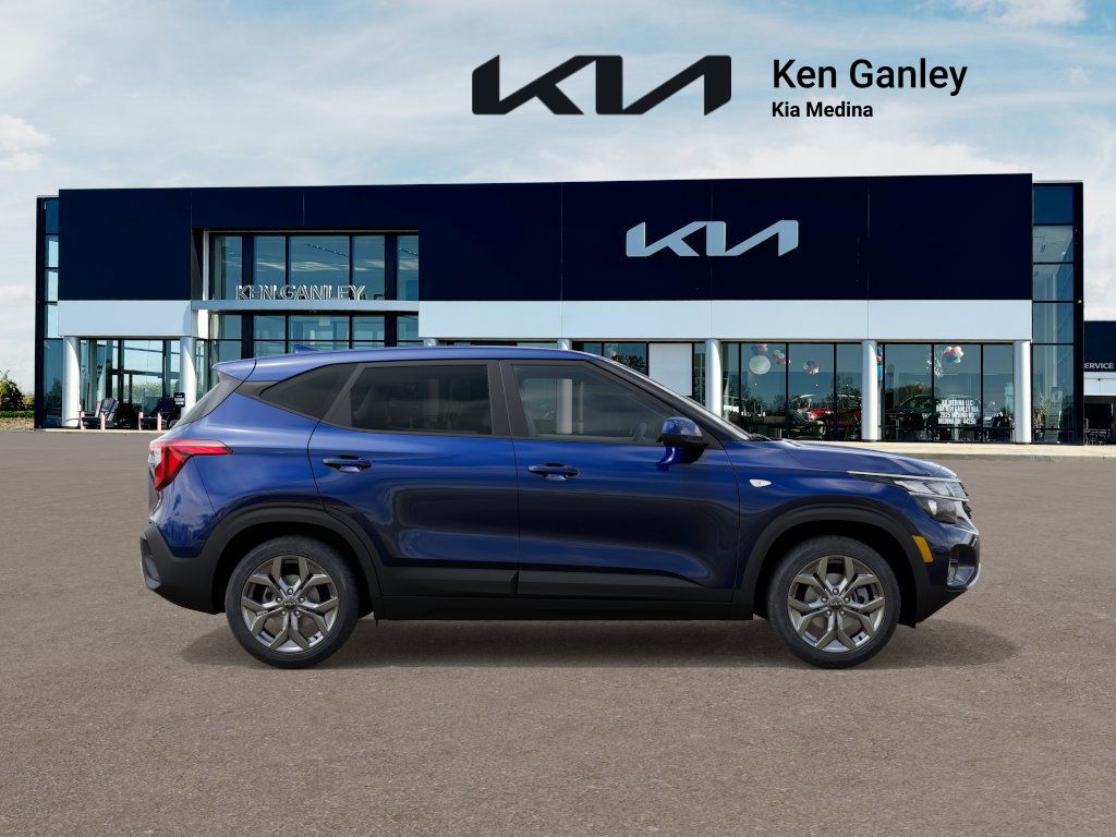 2026 Kia Seltos LX photo 5