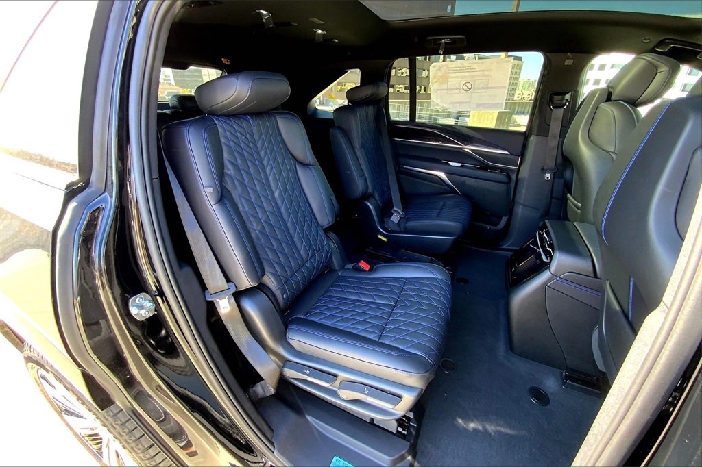 2025 Cadillac Escalade IQ Luxury photo 27