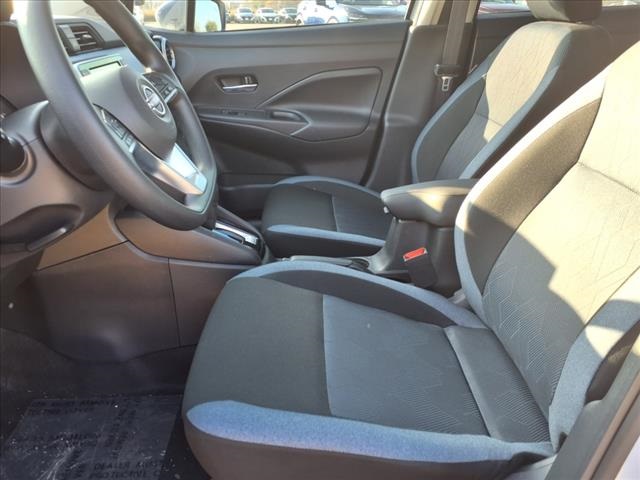 2025 Nissan Versa 1.6 SV photo 4