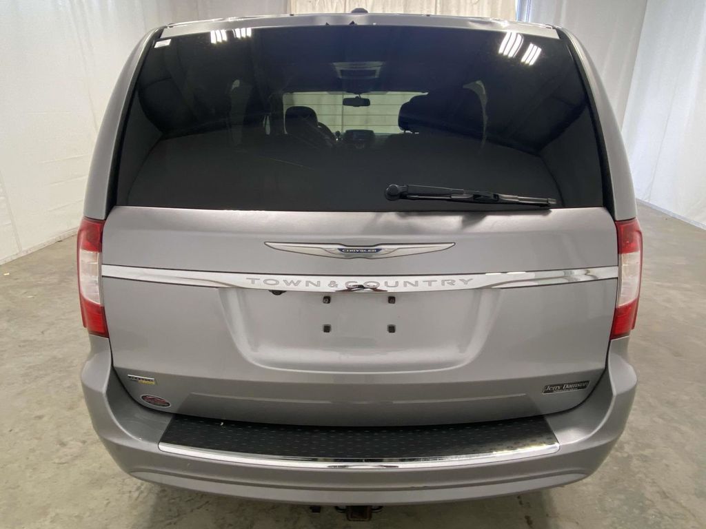 2016 Chrysler Town & Country Touring photo 4