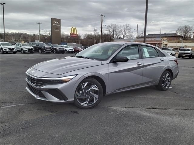 2025 Hyundai Elantra SEL Sport photo 2