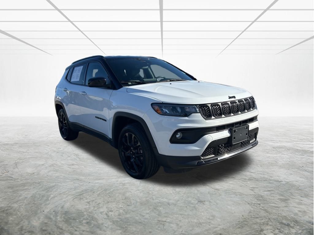 2023 Jeep Compass North Edition Latitude photo 2