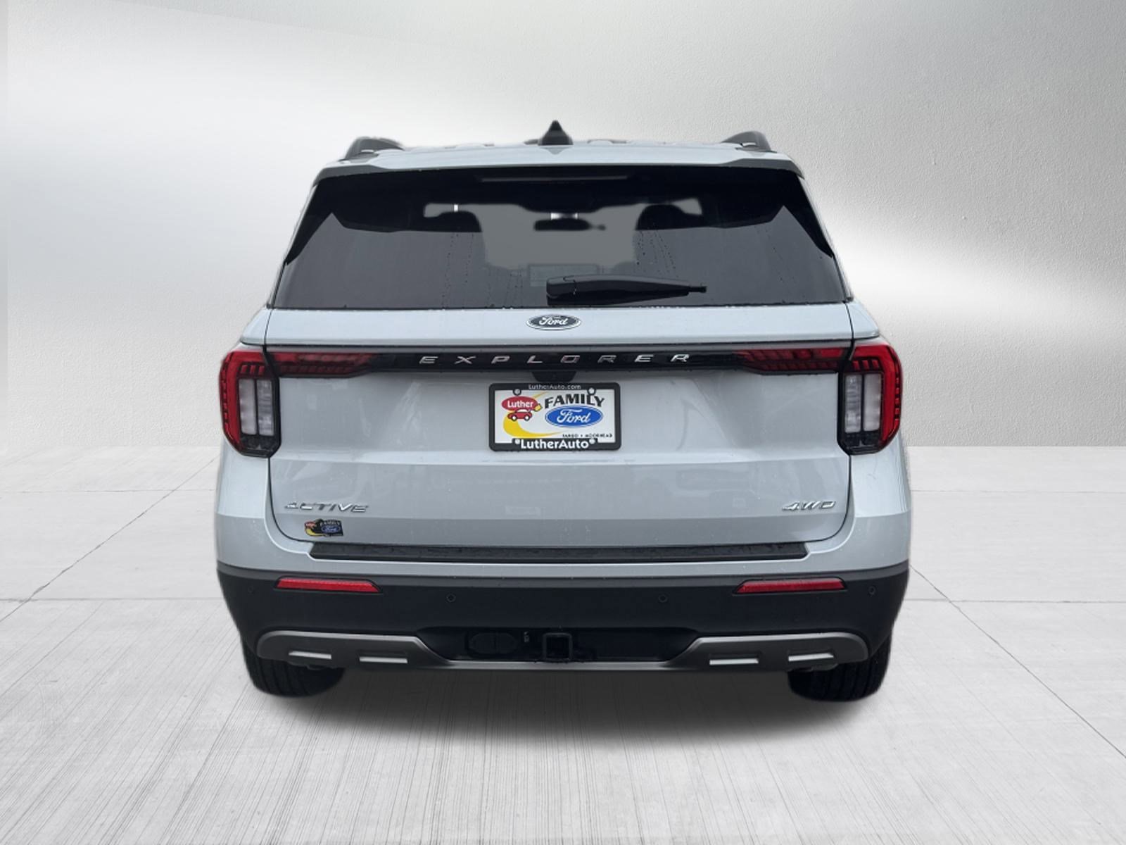 2025 Ford Explorer photo 3