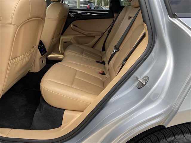 2018 Porsche Macan Base photo 8