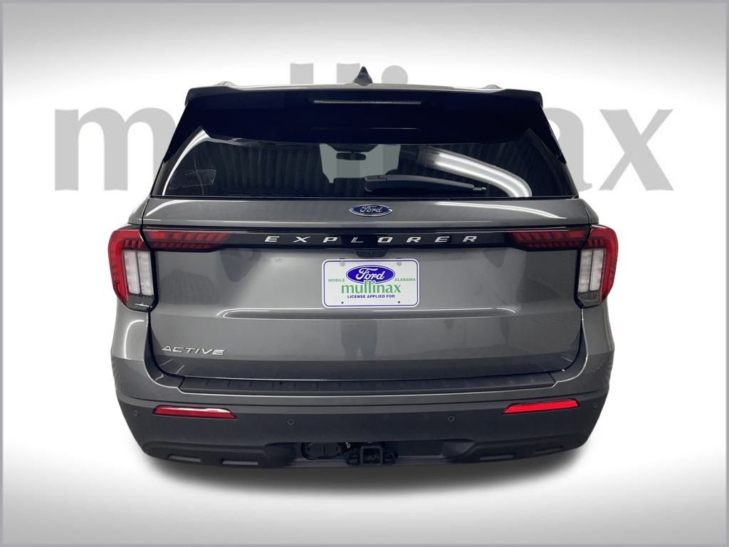 2025 Ford Explorer photo 2