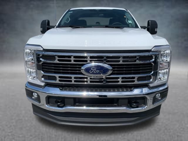 2025 Ford F-350 photo 2