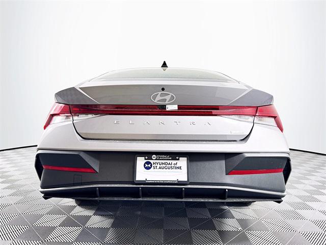 2025 Hyundai Elantra Hybrid Blue photo 4
