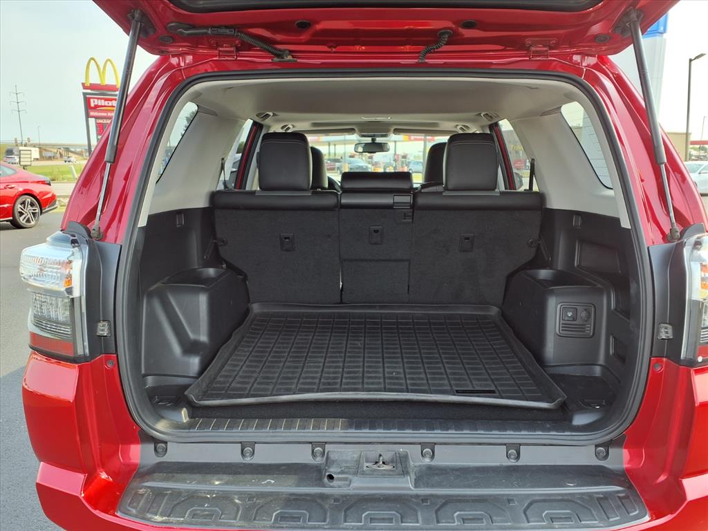 2016 Toyota 4Runner SR5 photo 10