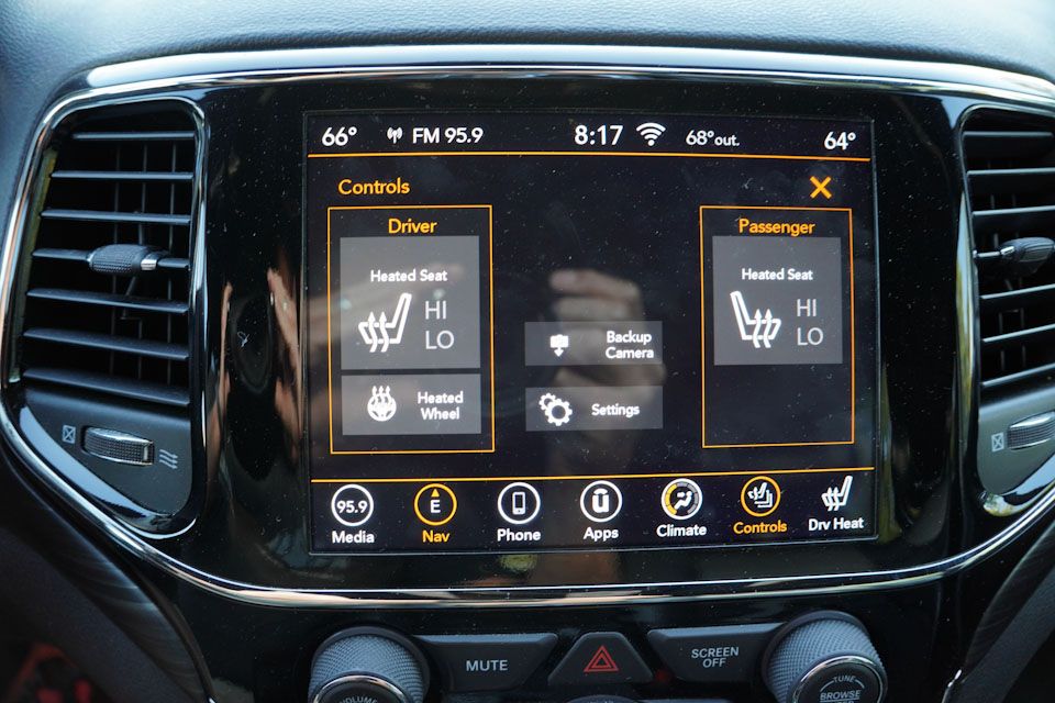 2020 Jeep Grand Cherokee Laredo North Edition photo 6
