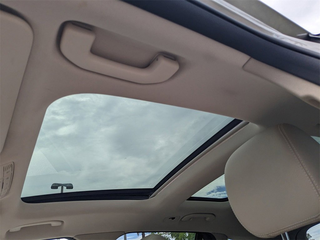 2019 Mercedes Benz GLC 300 photo 3