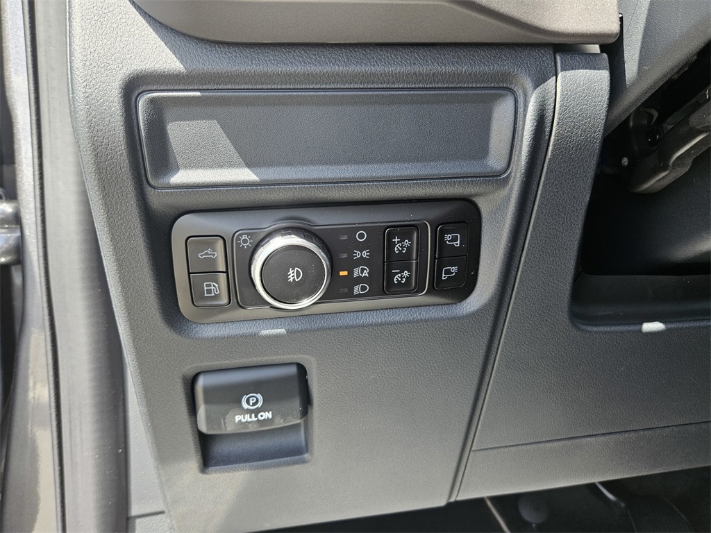2025 Ford F-150 XLT photo 12