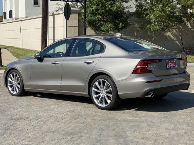 2019 Volvo S60 T5 Momentum photo 2