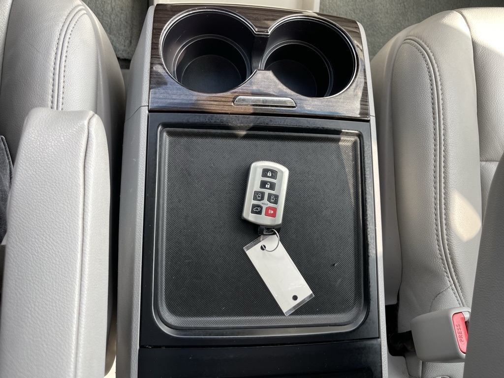 2017 Toyota Sienna XLE photo 53