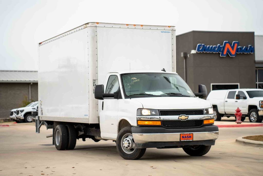 2025 Chevrolet Express Cutaway Base's photo