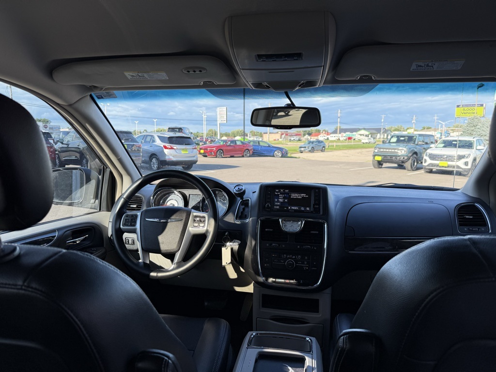 2015 Chrysler Town & Country Touring photo 13