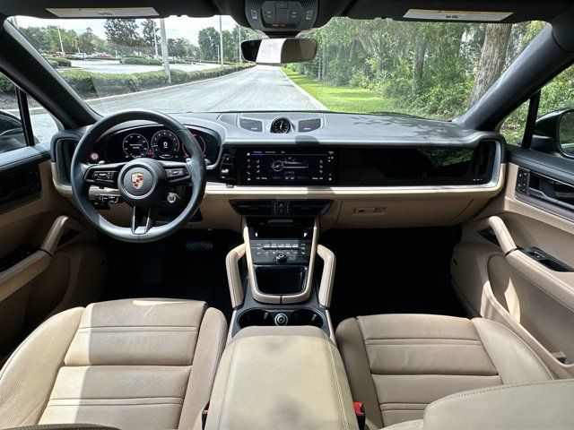 2024 Porsche Cayenne Coupe Base photo 14