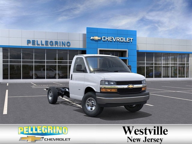 2025 Chevrolet Express Cutaway Base's photo