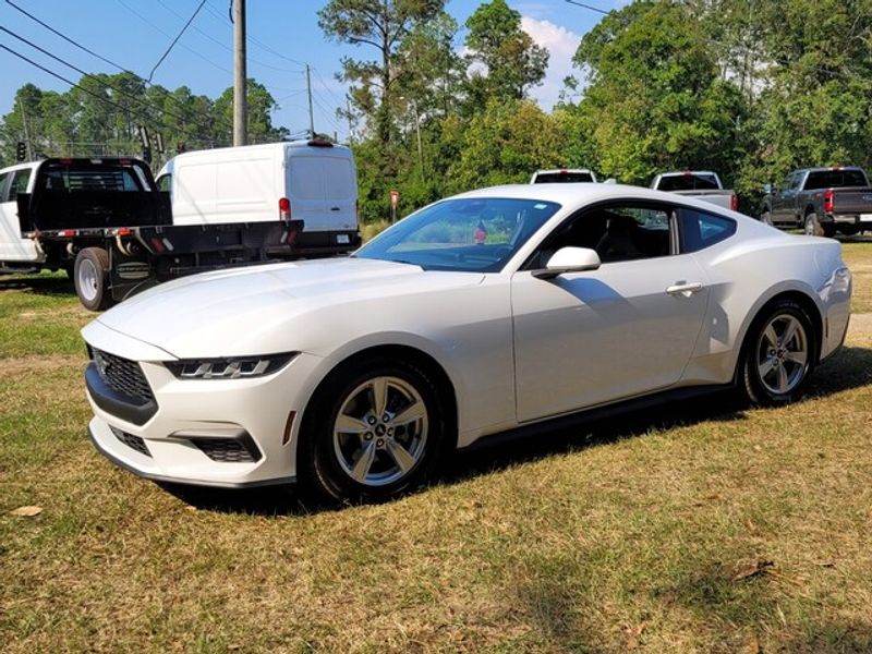 2024 Ford Mustang EcoBoost photo 3