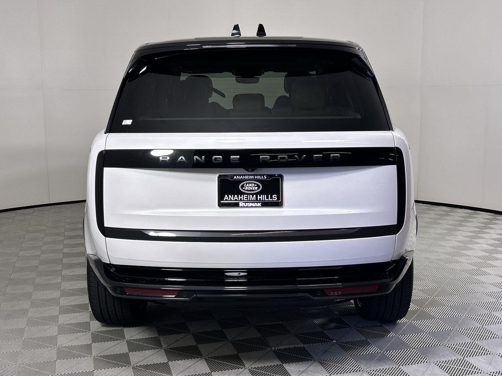 2025 Land Rover Range Rover SE photo 4