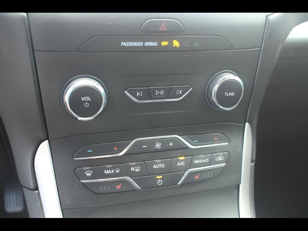 2020 Ford Edge SEL photo 15