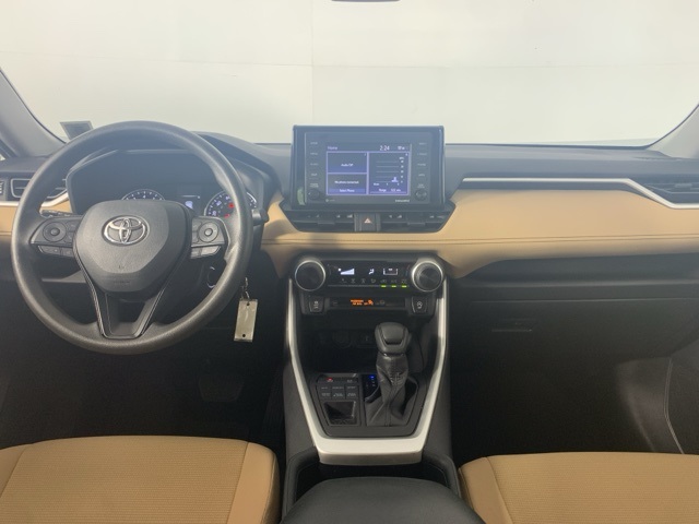 2022 Toyota RAV4 LE photo 11