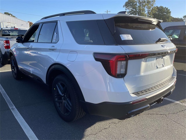 2025 Ford Explorer ST-Line photo 2