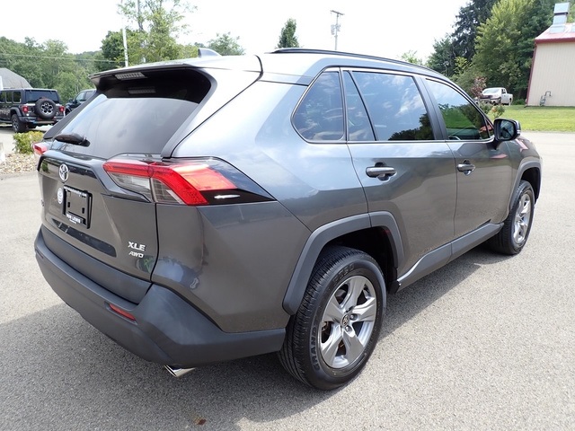 2022 Toyota RAV4 XLE photo 5