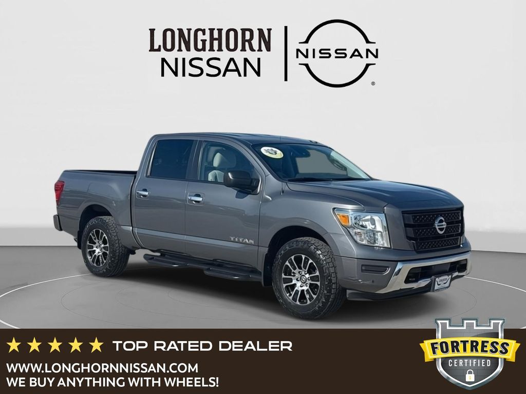 2021 Nissan Titan SV's photo