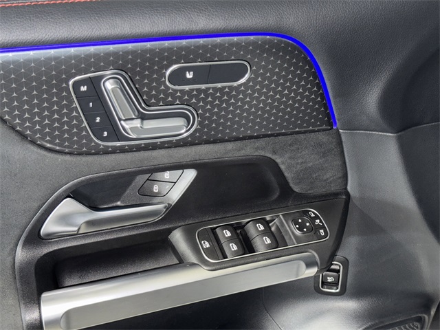 2024 Mercedes Benz GLB 250 photo 17
