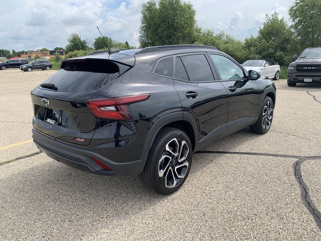 2025 Chevrolet Trax photo 3
