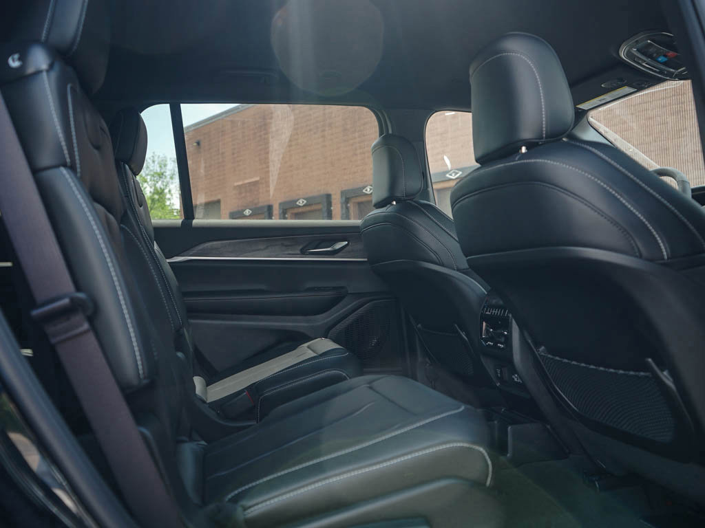 2025 Jeep Grand Cherokee Limited photo 11