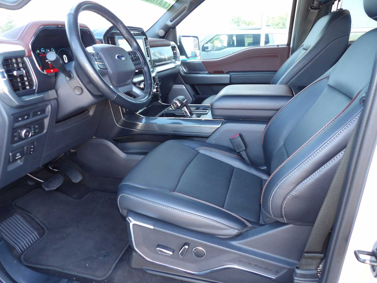 2022 Ford F-150 Lariat photo 10