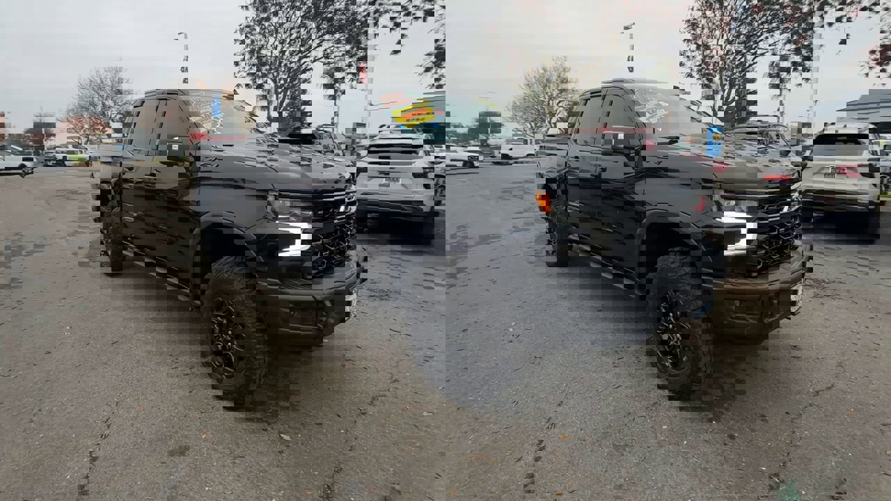 2024 Chevrolet Silverado 1500 ZR2's photo