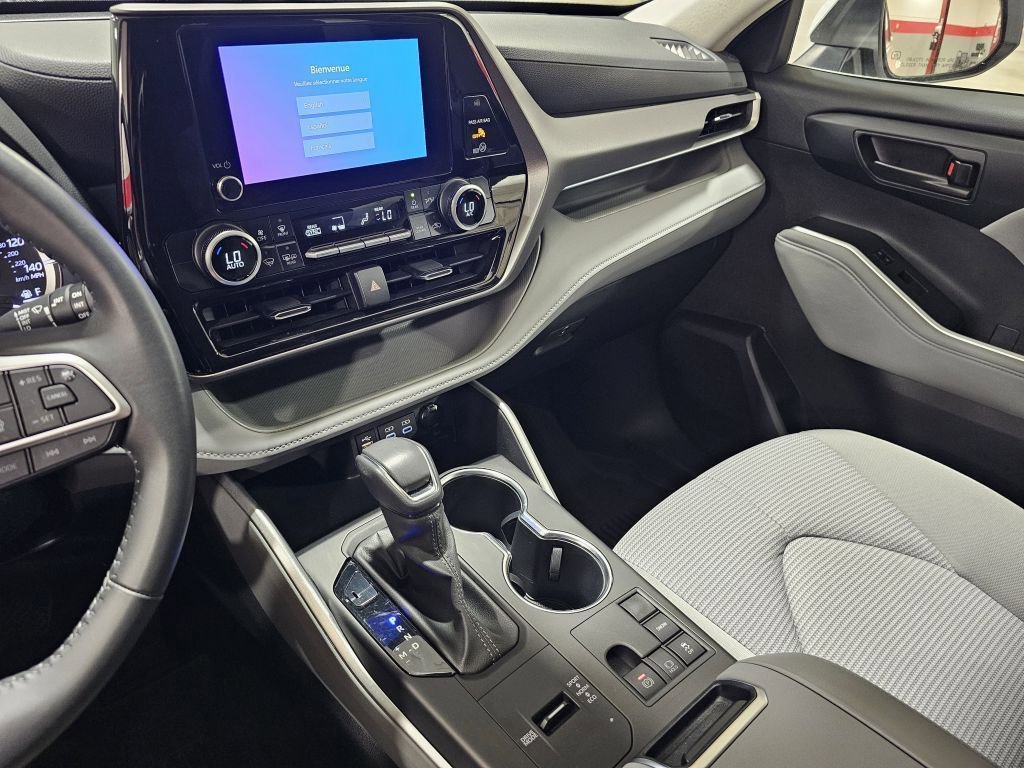 2024 Toyota Highlander LE photo 18