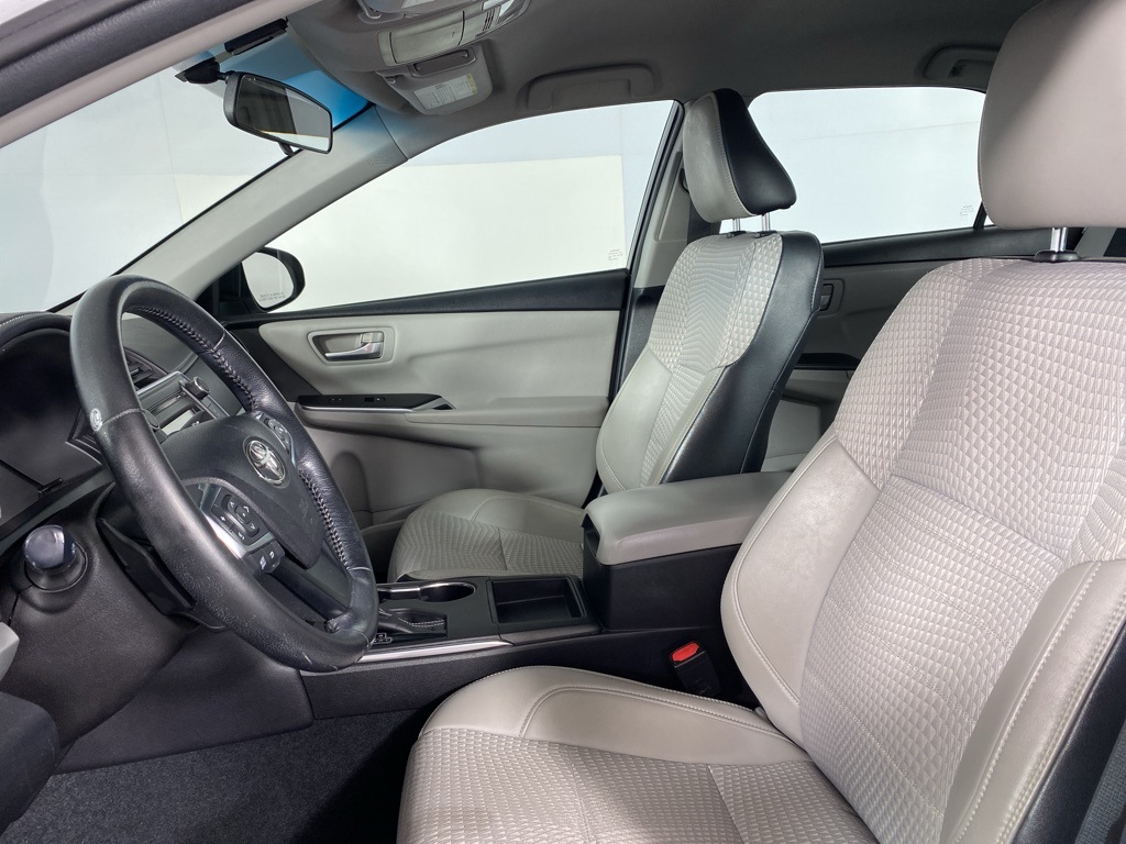 2015 Toyota Camry SE photo 4