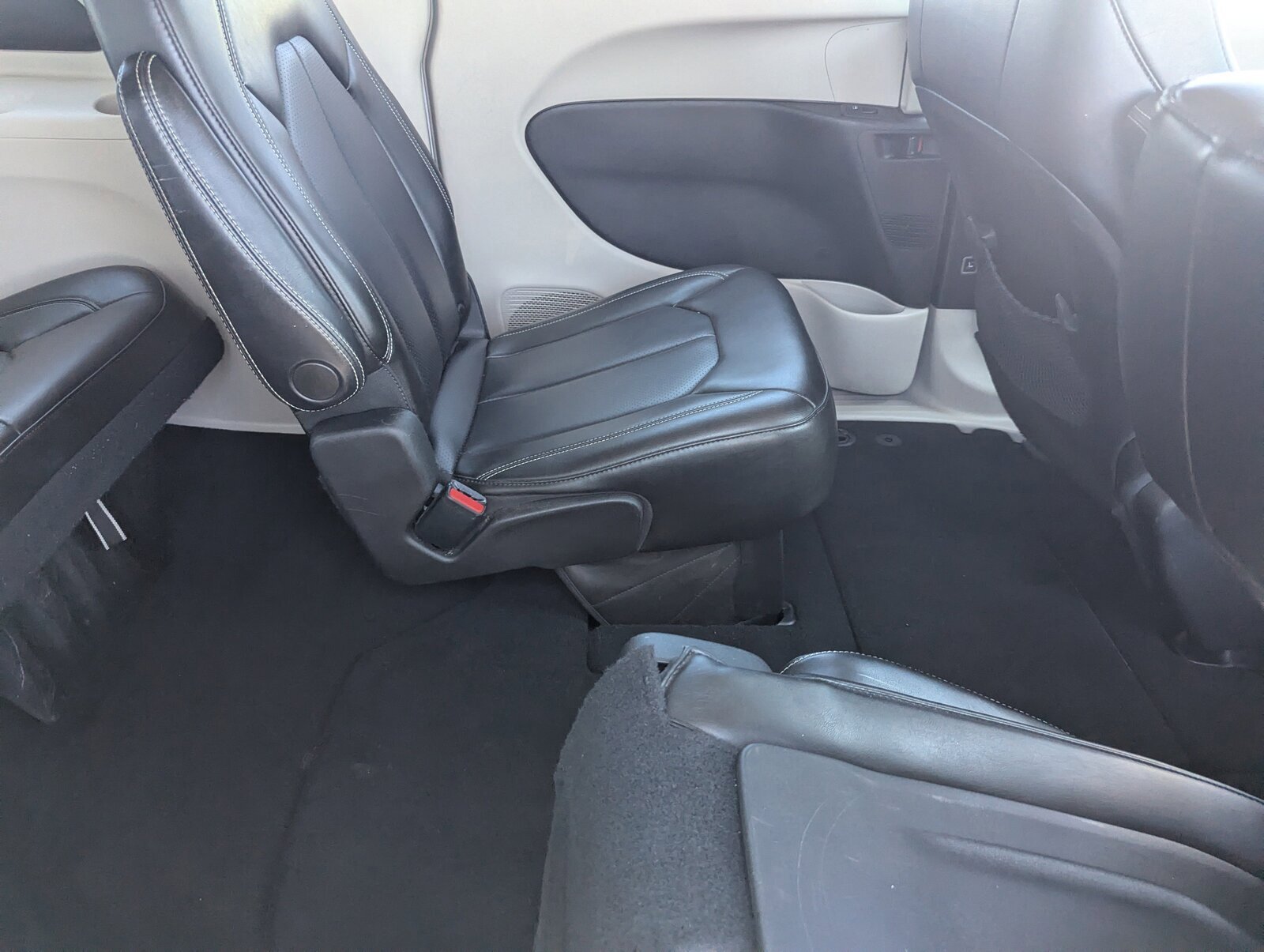 2021 Chrysler Voyager LXi photo 12