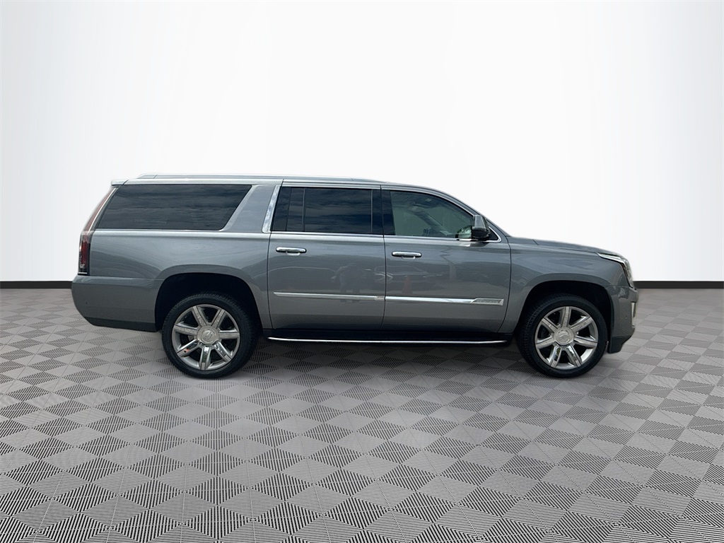 2018 Cadillac Escalade ESV Luxury photo 2