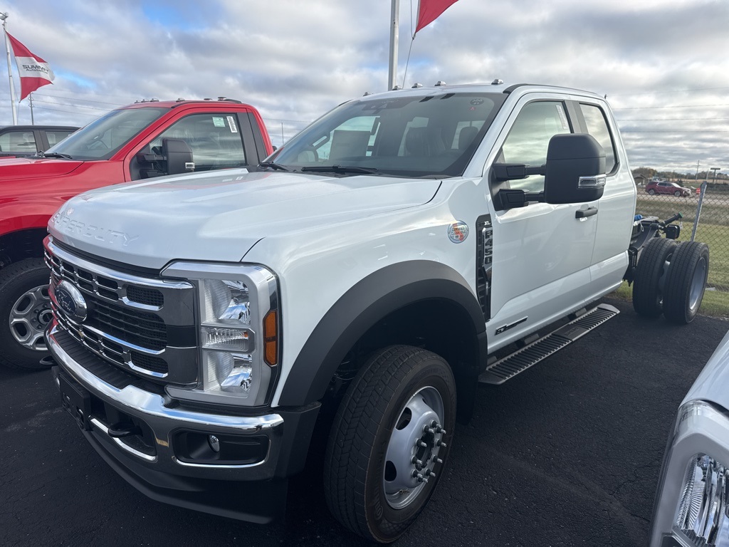 2026 Ford F-450 Super Duty Chassis Cab XL's photo