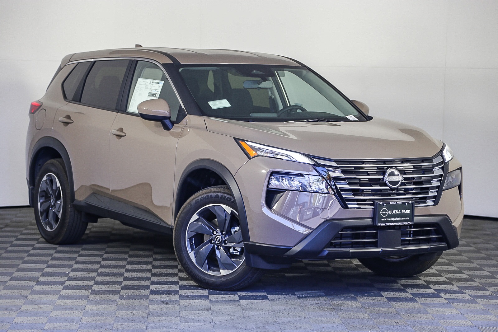 2025 Nissan Rogue SV's photo