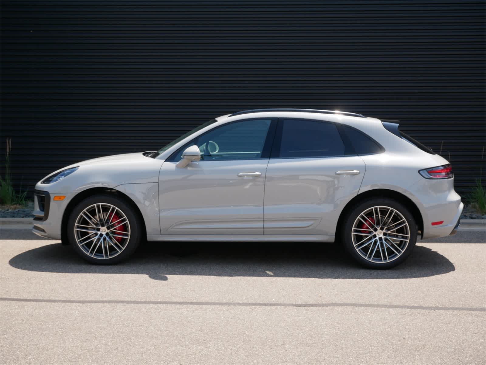 2025 Porsche Macan S photo 2