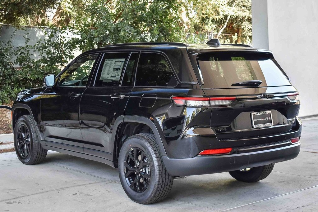2025 Jeep Grand Cherokee Altitude X photo 3