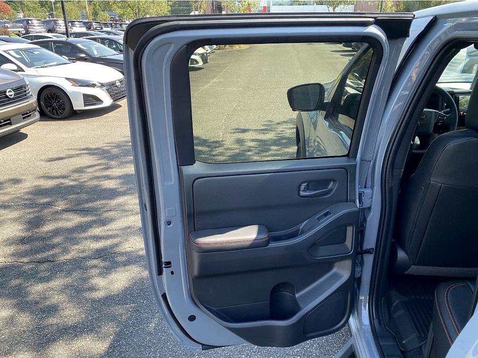 2026 Nissan Frontier Crew Cab PRO-4X photo 15