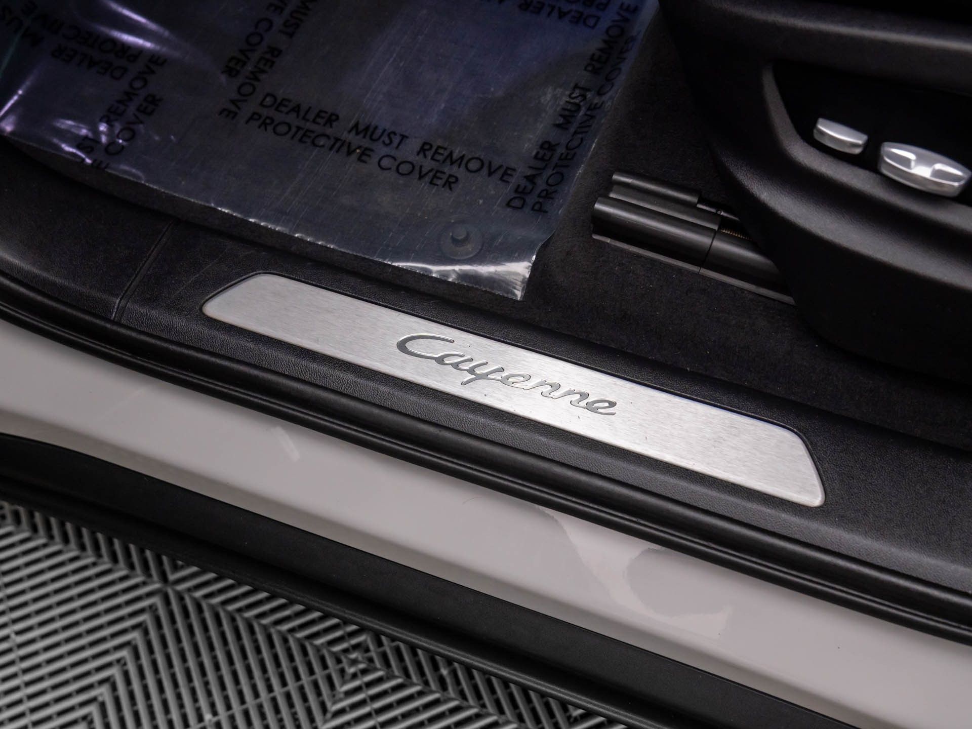 2021 Porsche Cayenne Coupe photo 14